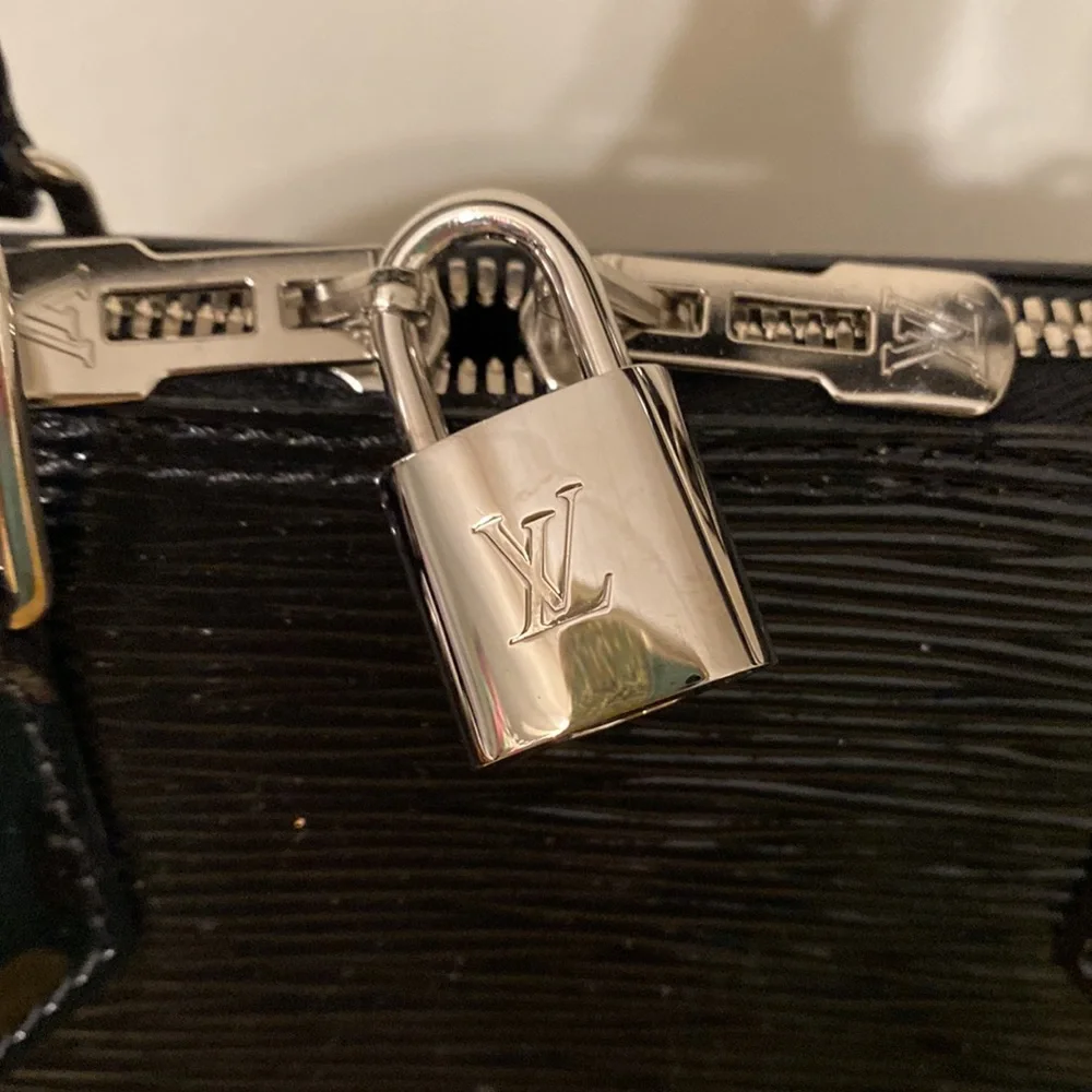 Louis Vuitton Black Patent Alma PM